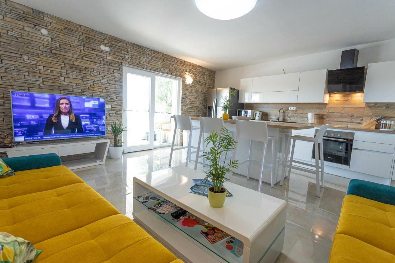 Villa Decima Milna  Extérieur photo