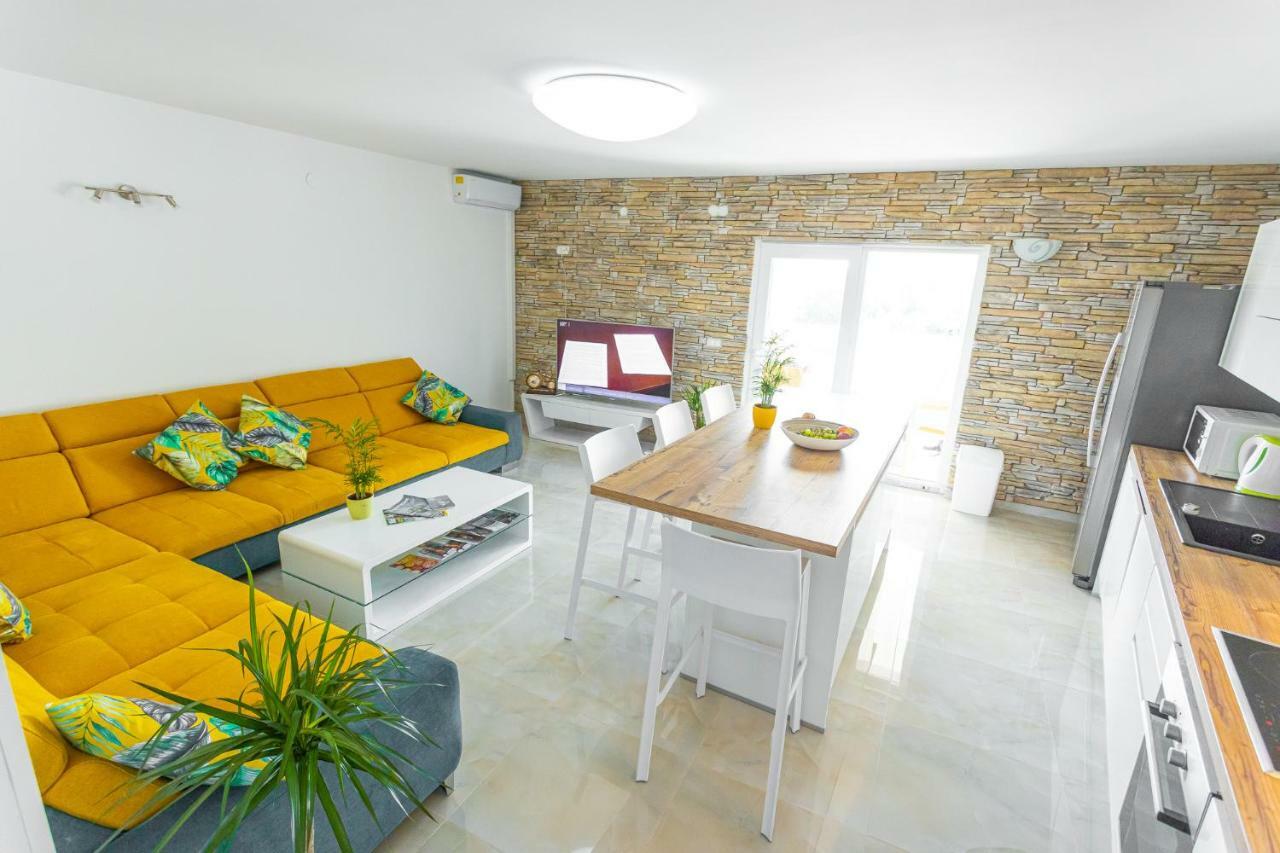 Villa Decima Milna  Extérieur photo